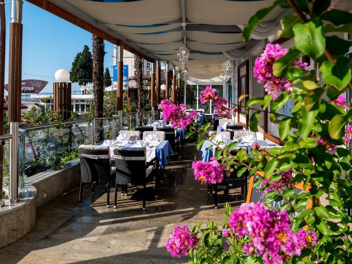 Hotel Galeb Opatija 3*,